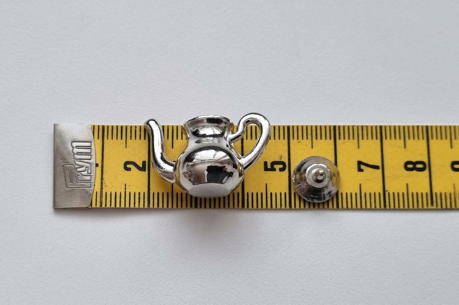 Kaffekanna / mjölkkanna med lock. Miniatyr för tittskåp, dockskåp