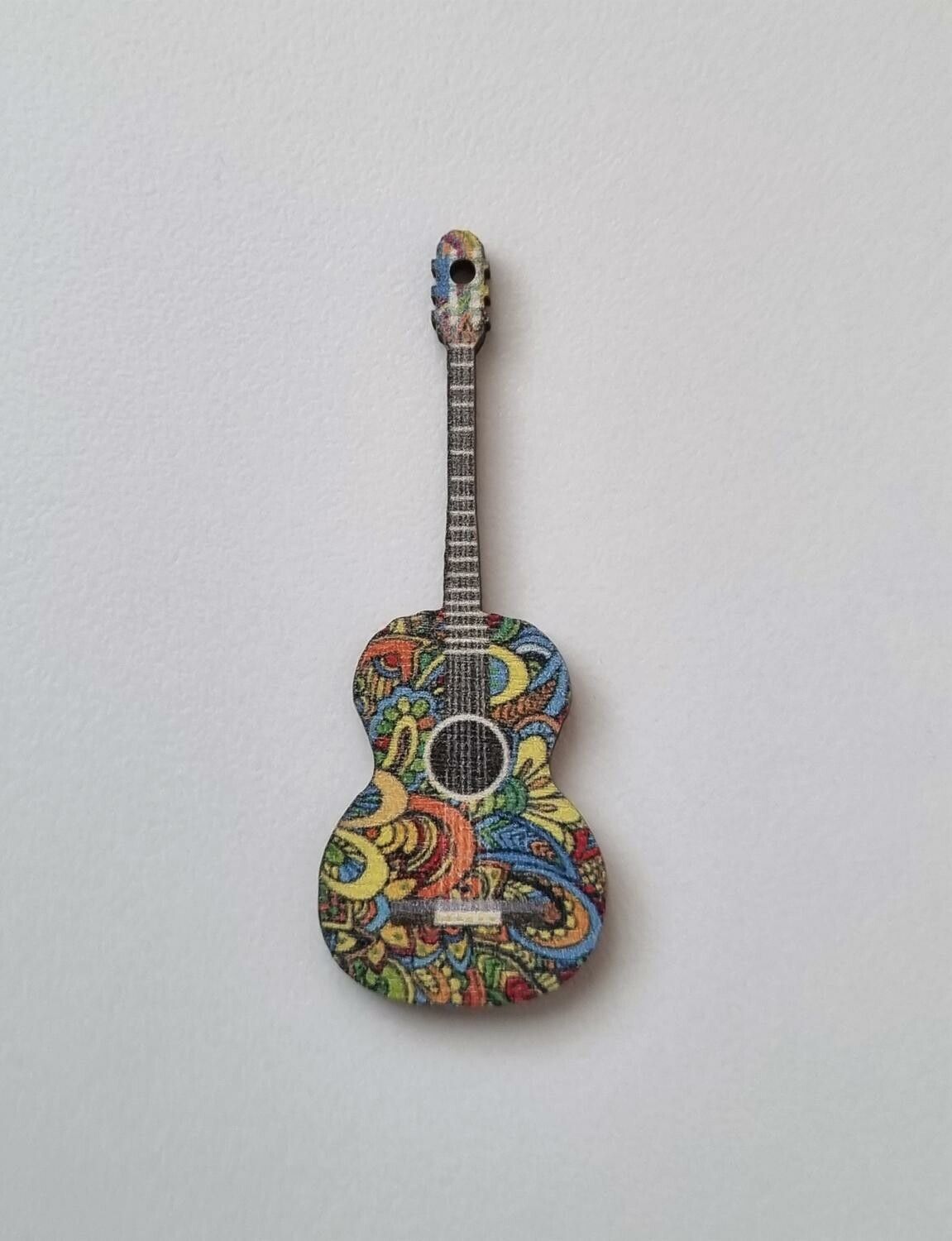 1 st Gitarr, miniatyrgitarr i trä / trädekoration / berlock