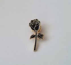 Pins, svart liten ros