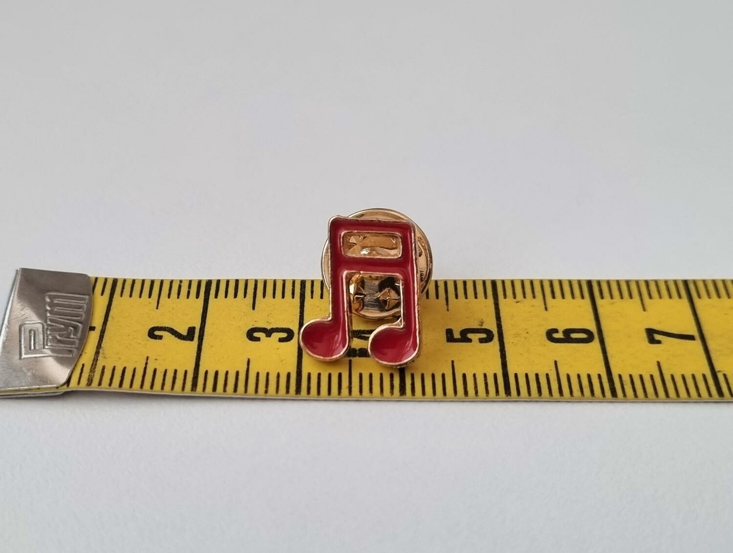 Pins, röd liten not / musiknot