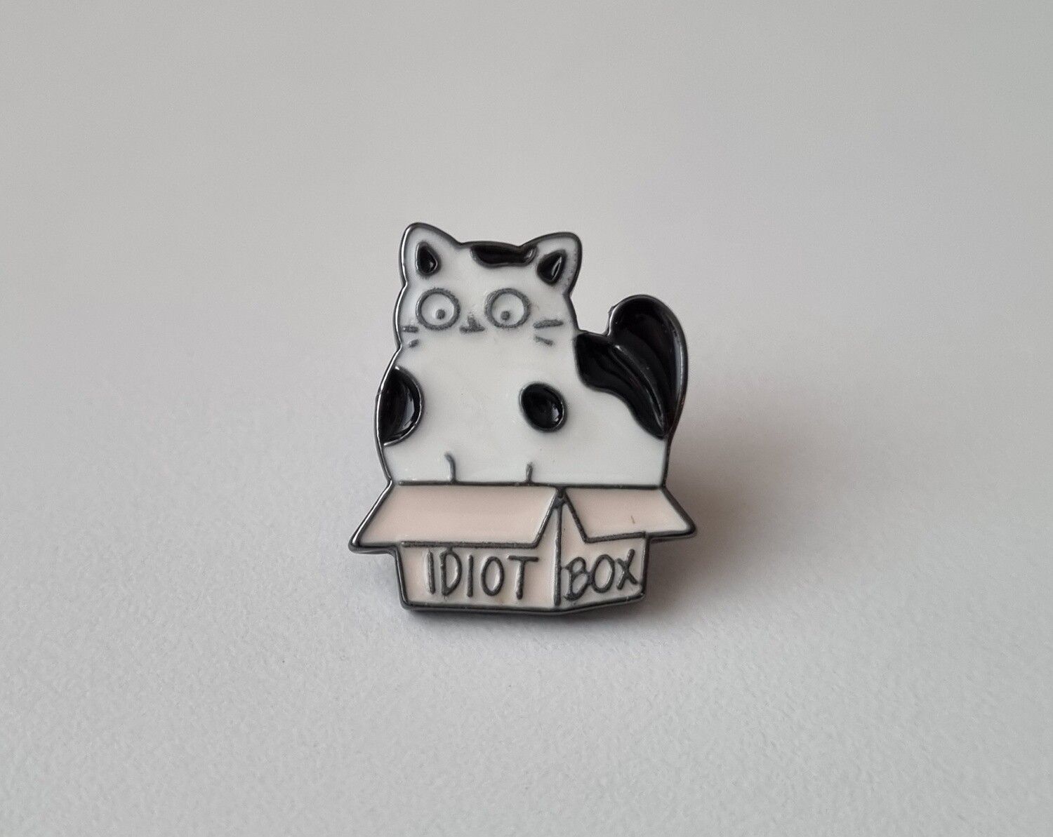 Pin, Katt som sitter i en låda