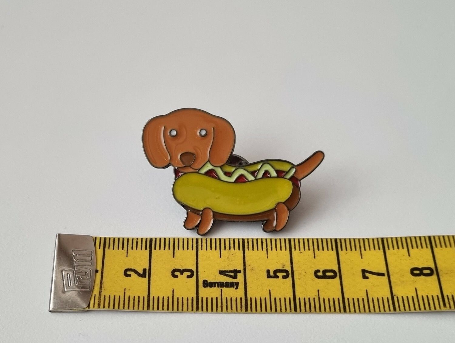 Pin, Hund i korvbröd