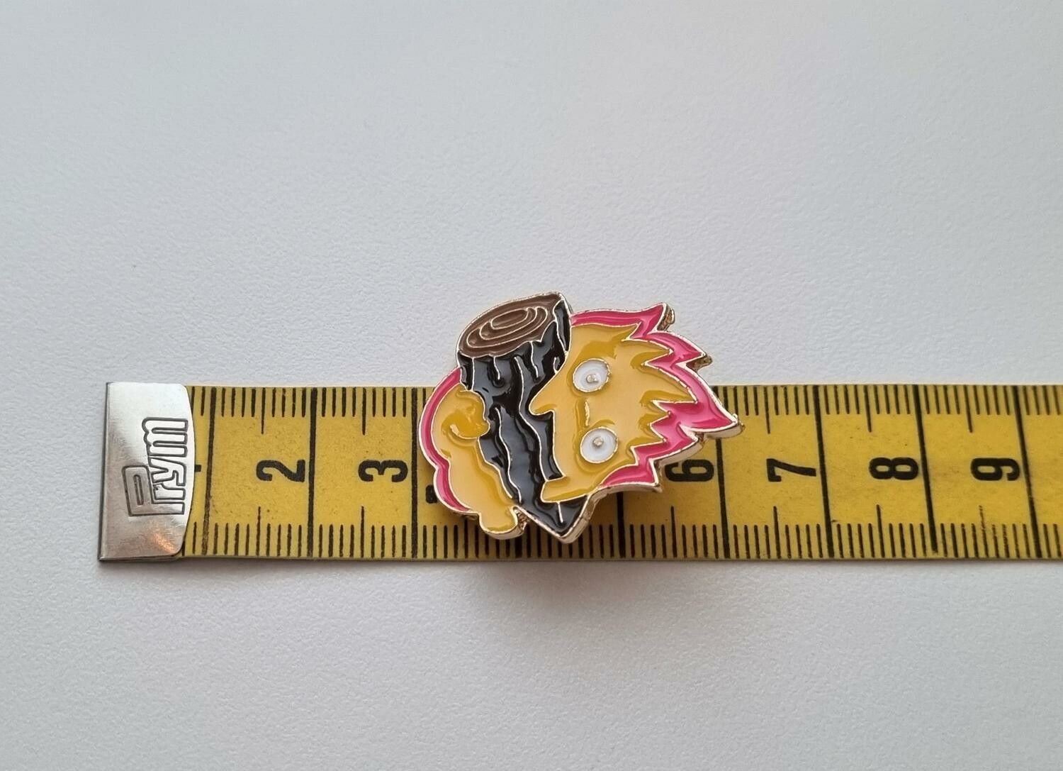 Pins, Elddemon över en stubbe
