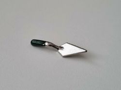 1 st liten planeringsspade. Miniatyr till dockskåp, tittskåp