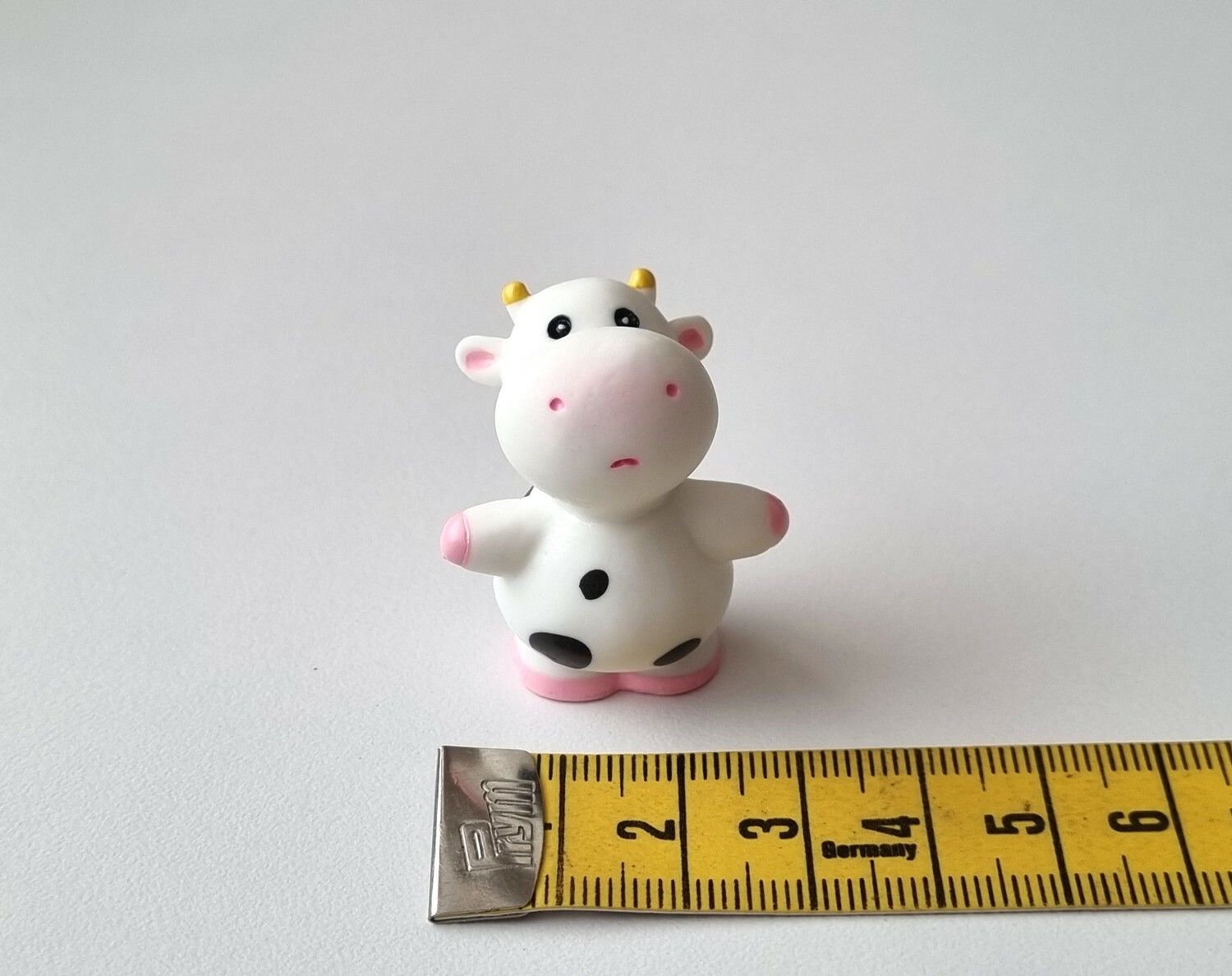 Söt liten handmålad ko / miniko / kossa, miniatyrer