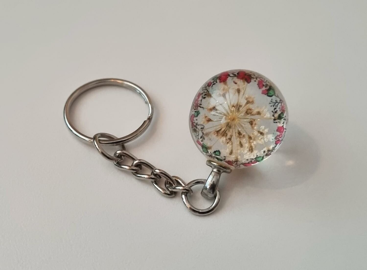 Nyckelring Glaskula glasboll med torkad blomma (Vit/gul)