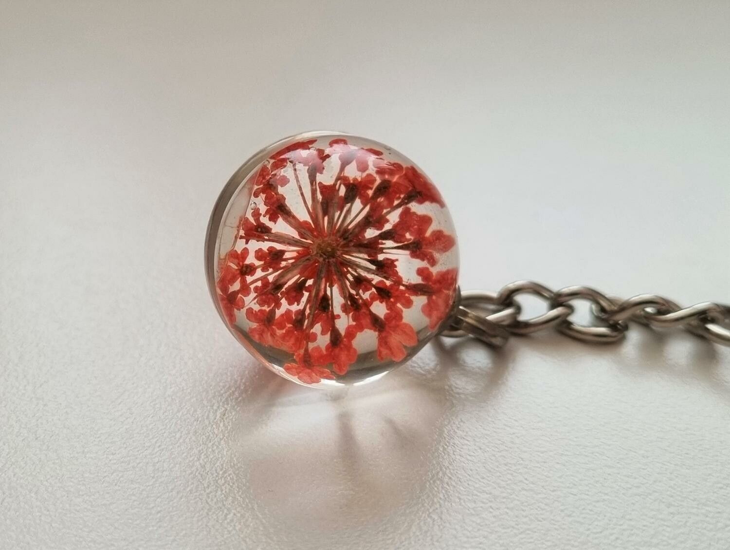 Nyckelring Glaskula glasboll med torkad blomma (Orange/röd)