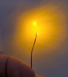 Tråd med LED-ljus (gul) För dockhus, tittskåp, tågräls