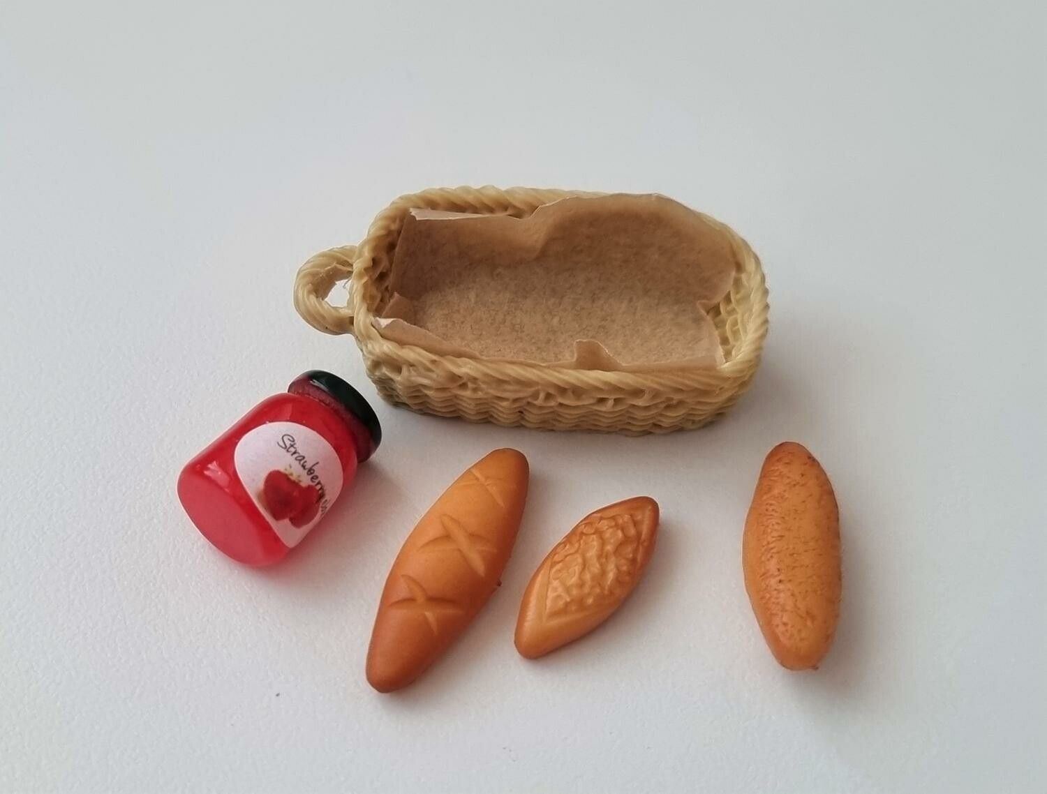 1 st picknickkorg med sylt och bröd (5 delar) Miniatyrer till dockskåp, tittskåp