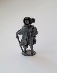 Detaljerad liten figur i tenn / musketör i tenn / miniatyr