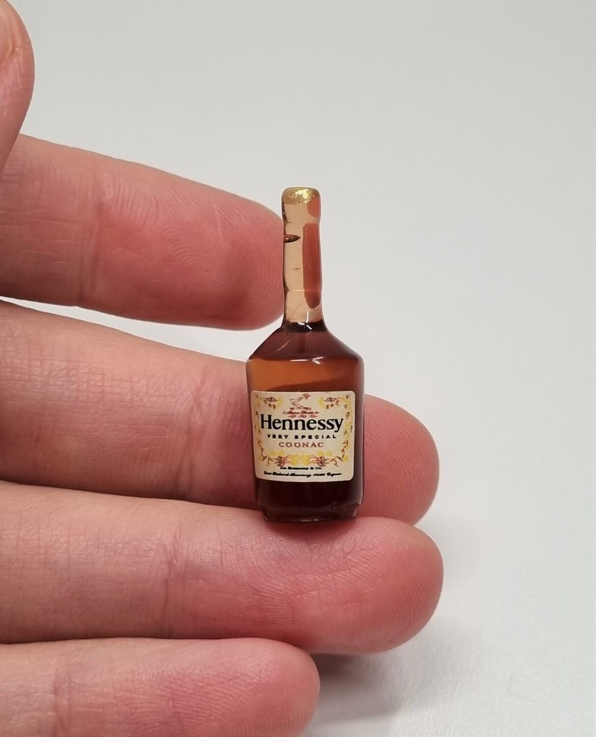 1 st miniatyr, flaska, miniflaska till dockskåp, tittskåp