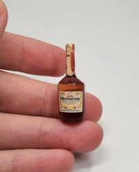 1 st miniatyr, flaska, miniflaska till dockskåp, tittskåp