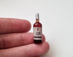 1 st miniatyr, vinflaska till dockskåp, tittskåp (brun)