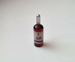 1 st miniatyr, vinflaska till dockskåp, tittskåp (brun)