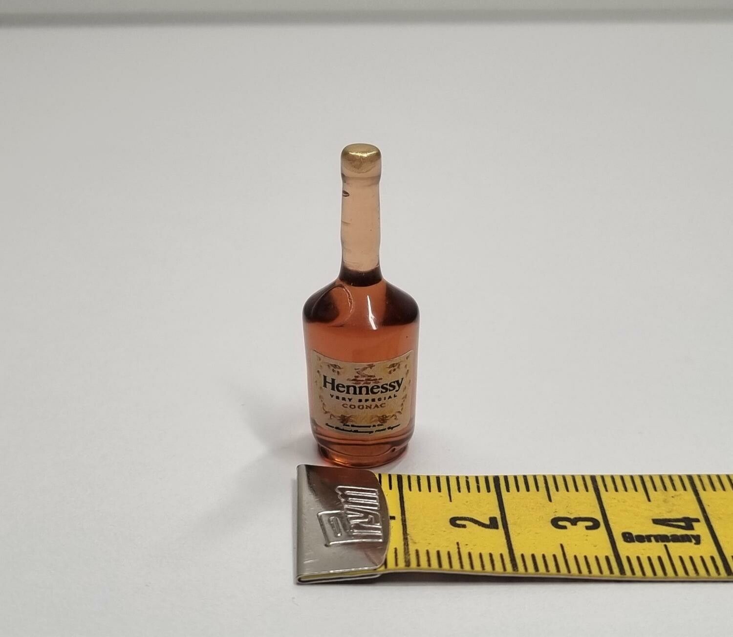 1 st miniatyr, flaska, miniflaska till dockskåp, tittskåp