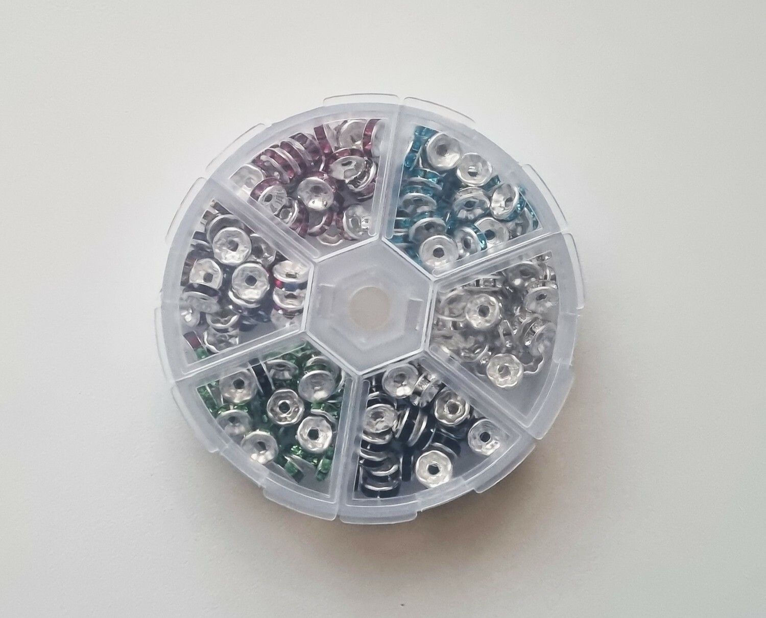 Låda med 170 st strassrondeller, spacer beads