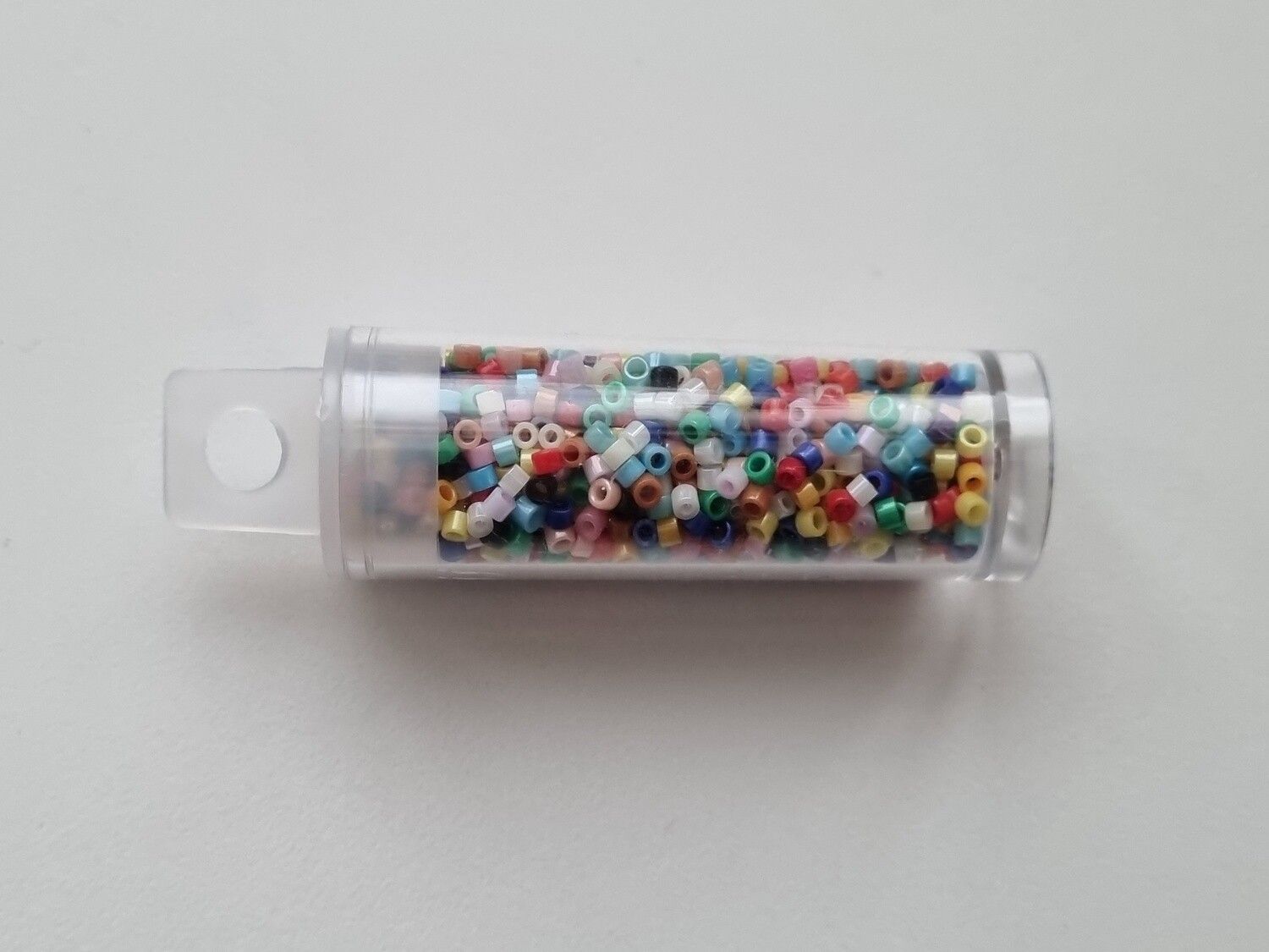 Rör med små pärlor, fröpärlor, glaspärlor (2 mm)