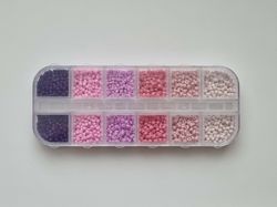 Låda med små pärlor, fröpärlor, glaspärlor (2 mm) Låda 1
