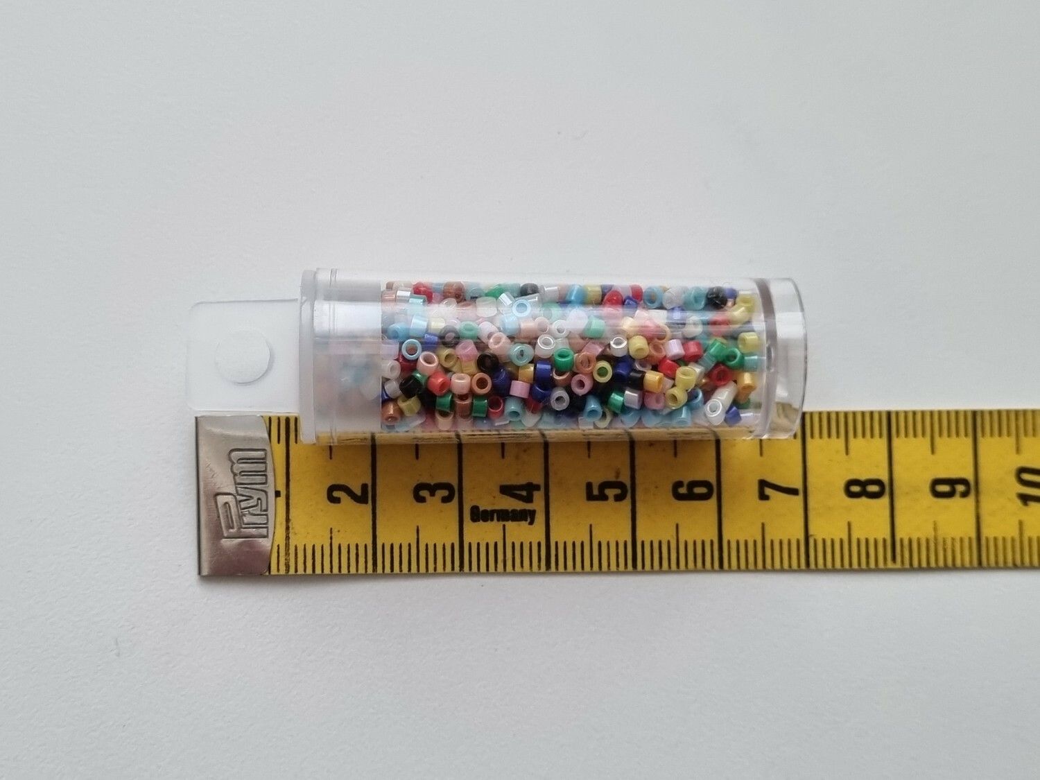 Rör med små pärlor, fröpärlor, glaspärlor (2 mm)