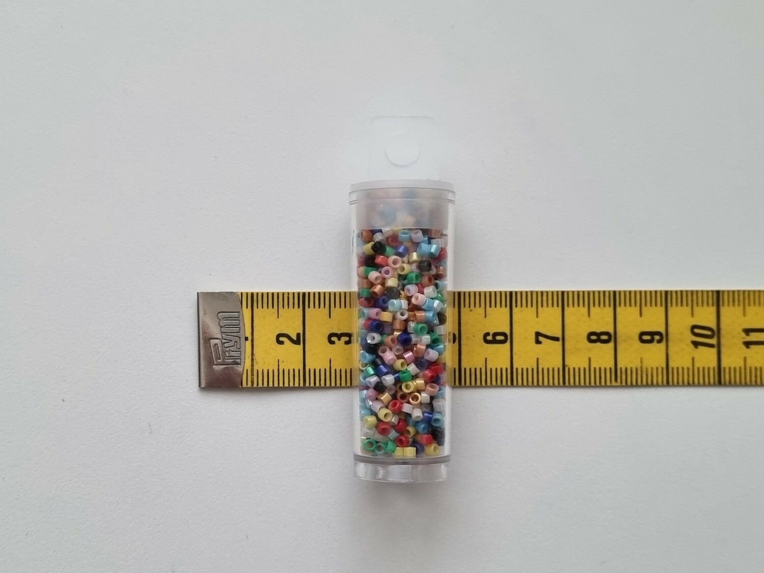 Rör med små pärlor, fröpärlor, glaspärlor (2 mm)