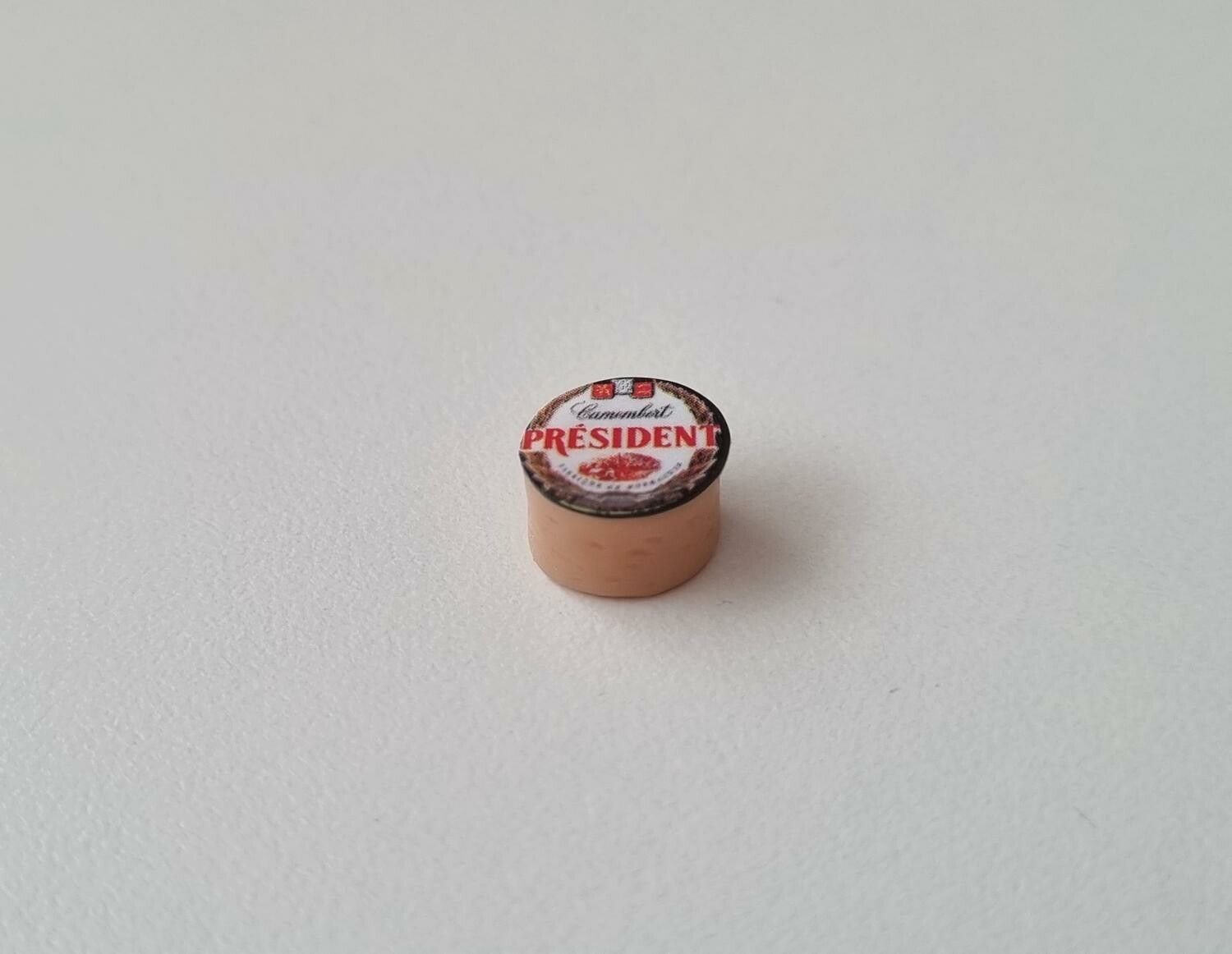 1 st ost / miniatyrost. Miniatyr till dockskåp, tittskåp (variant 2)
