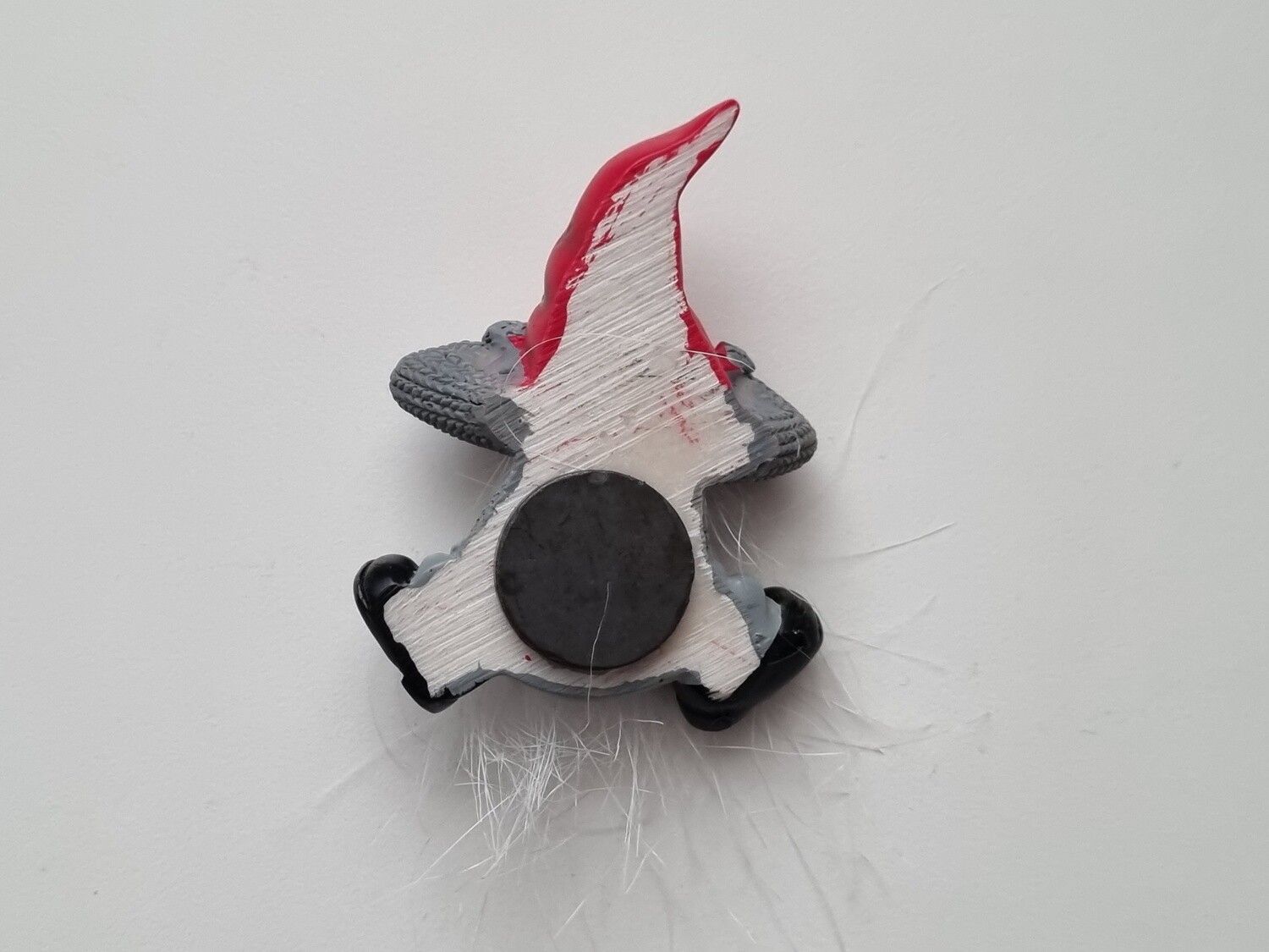 Kylskåpsmagnet Tomte som håller för ögonen