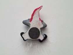 Kylskåpsmagnet Tomte som håller för ögonen