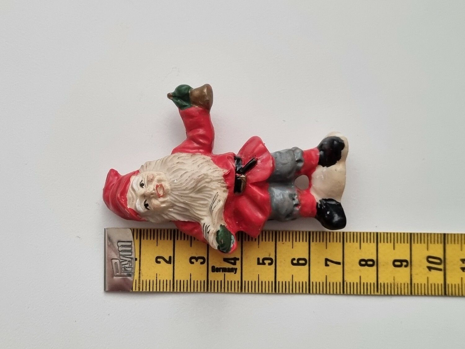 Kylskåpsmagnet Tomte med julbjällra