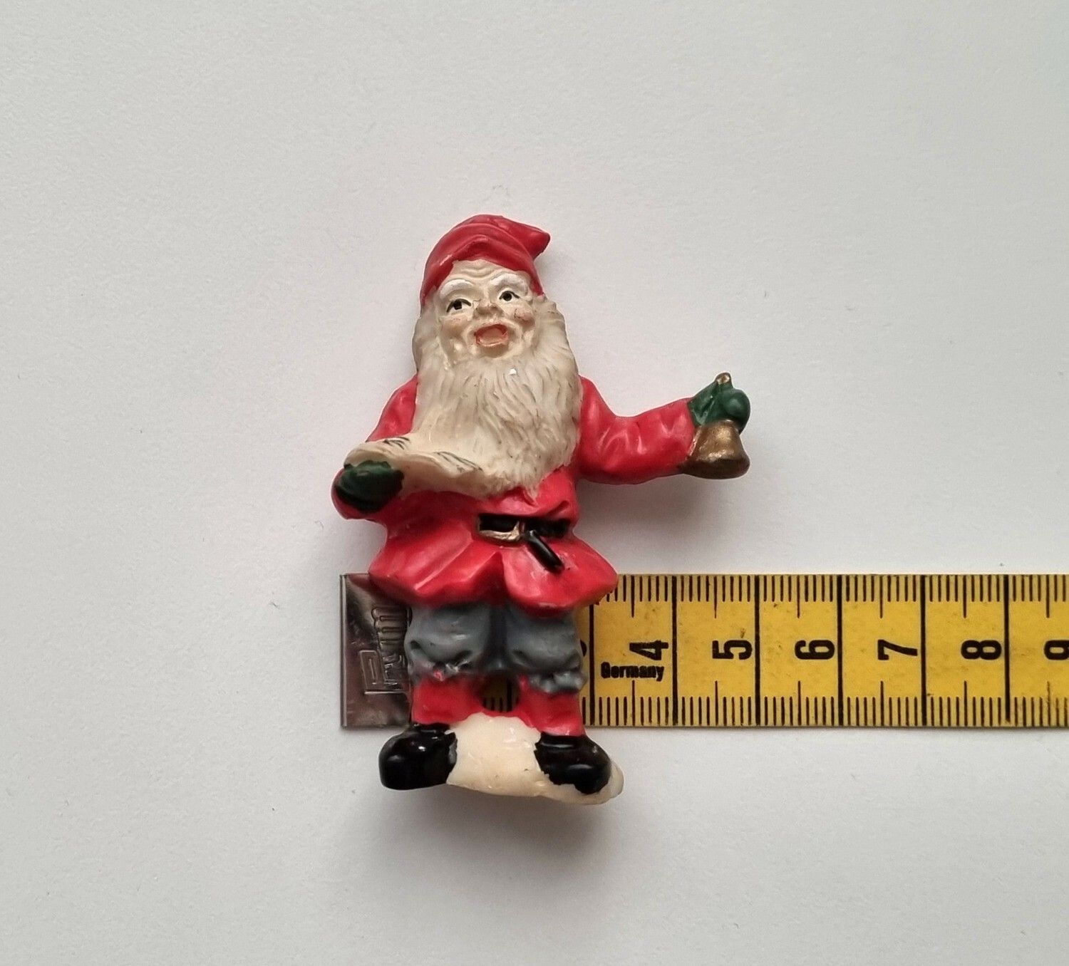 Kylskåpsmagnet Tomte med julbjällra