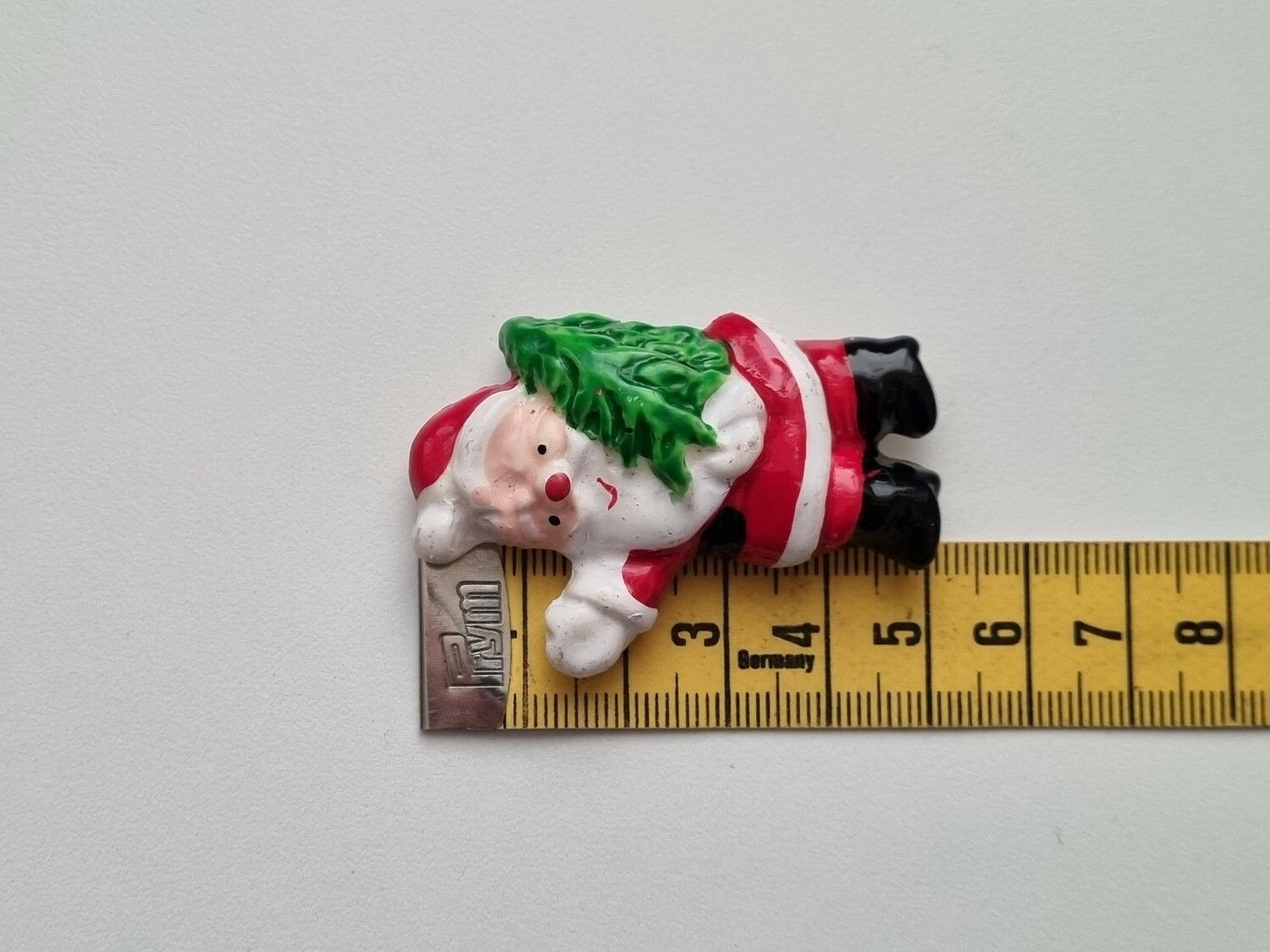 Kylskåpsmagnet Tomte med gran