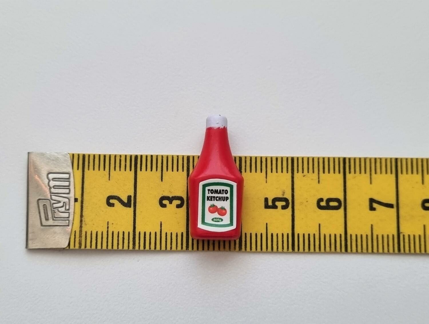 1 st ketchup. Miniatyr till dockskåp, tittskåp