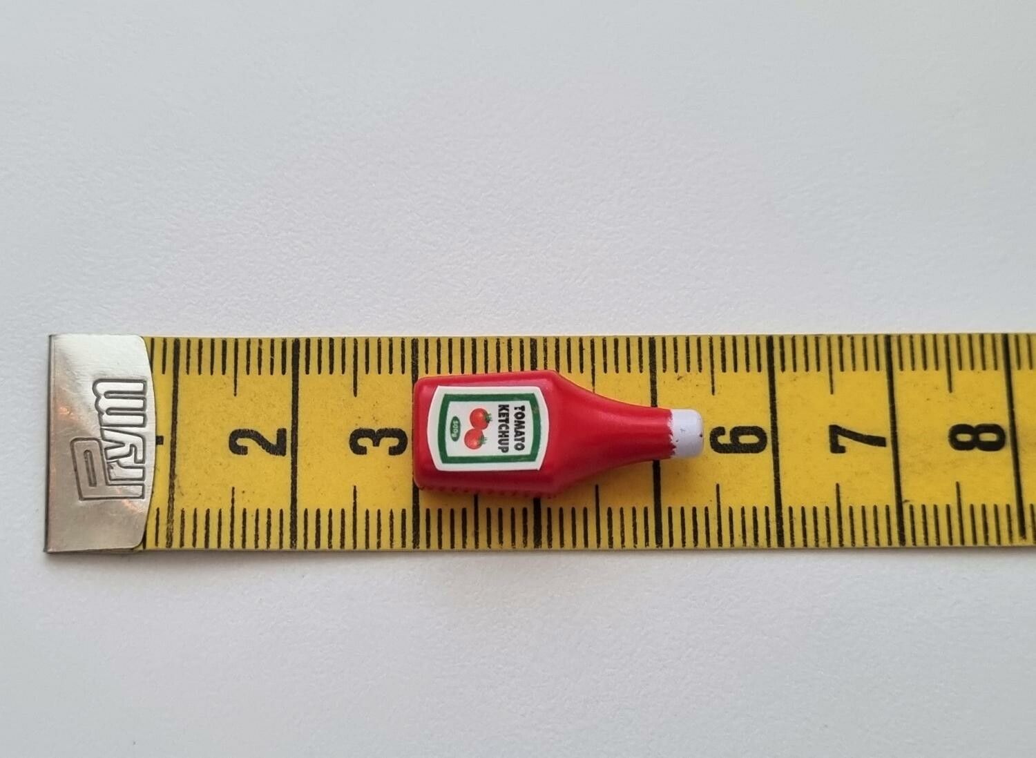 1 st ketchup. Miniatyr till dockskåp, tittskåp
