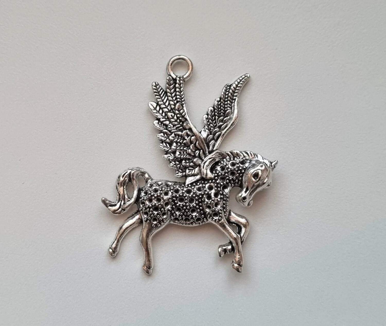 1 st detaljerad enhörning. Berlocker / hänge / charm (silverfärgad)