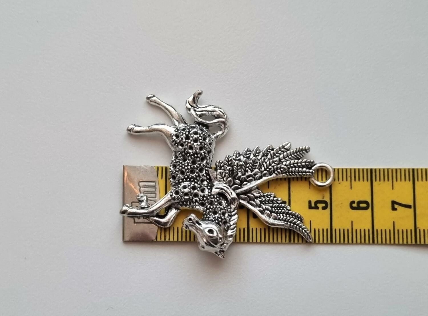 1 st detaljerad enhörning. Berlocker / hänge / charm (silverfärgad)