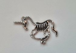 1 st enhörning. Berlocker / hänge / charm (silverfärgad)