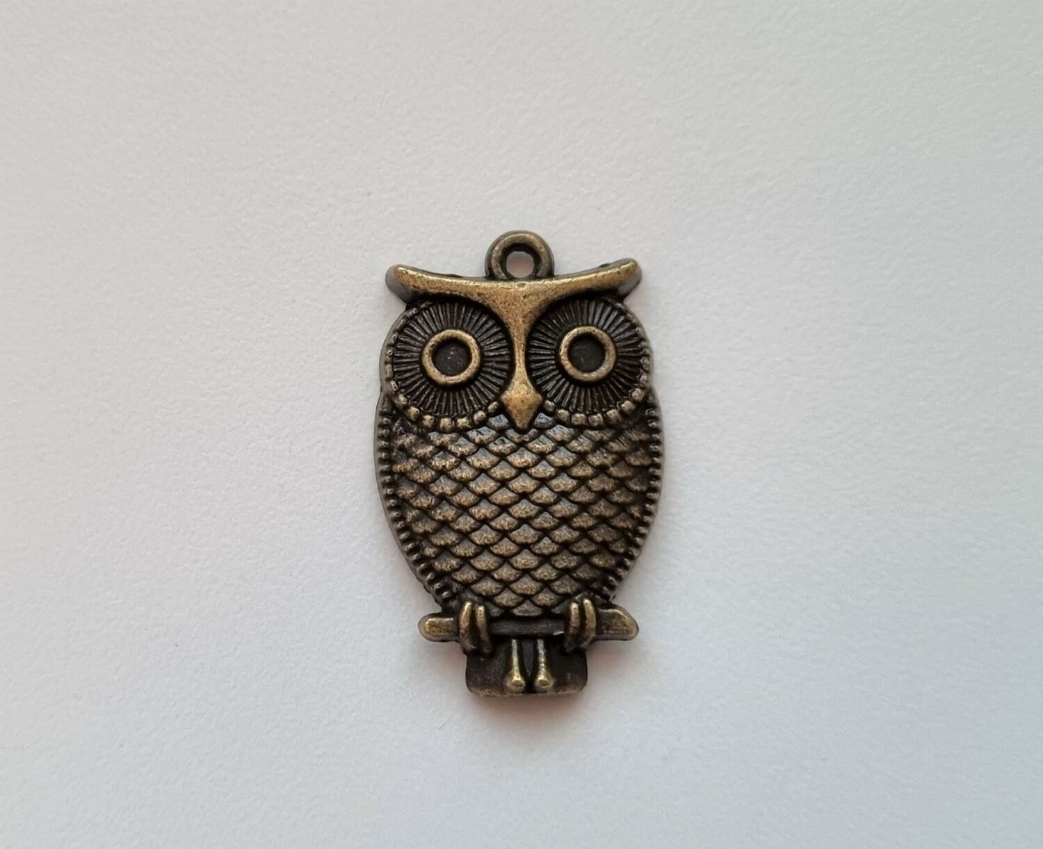 1 st Uggla. Berlocker / hänge / charm (bronsfärgad)