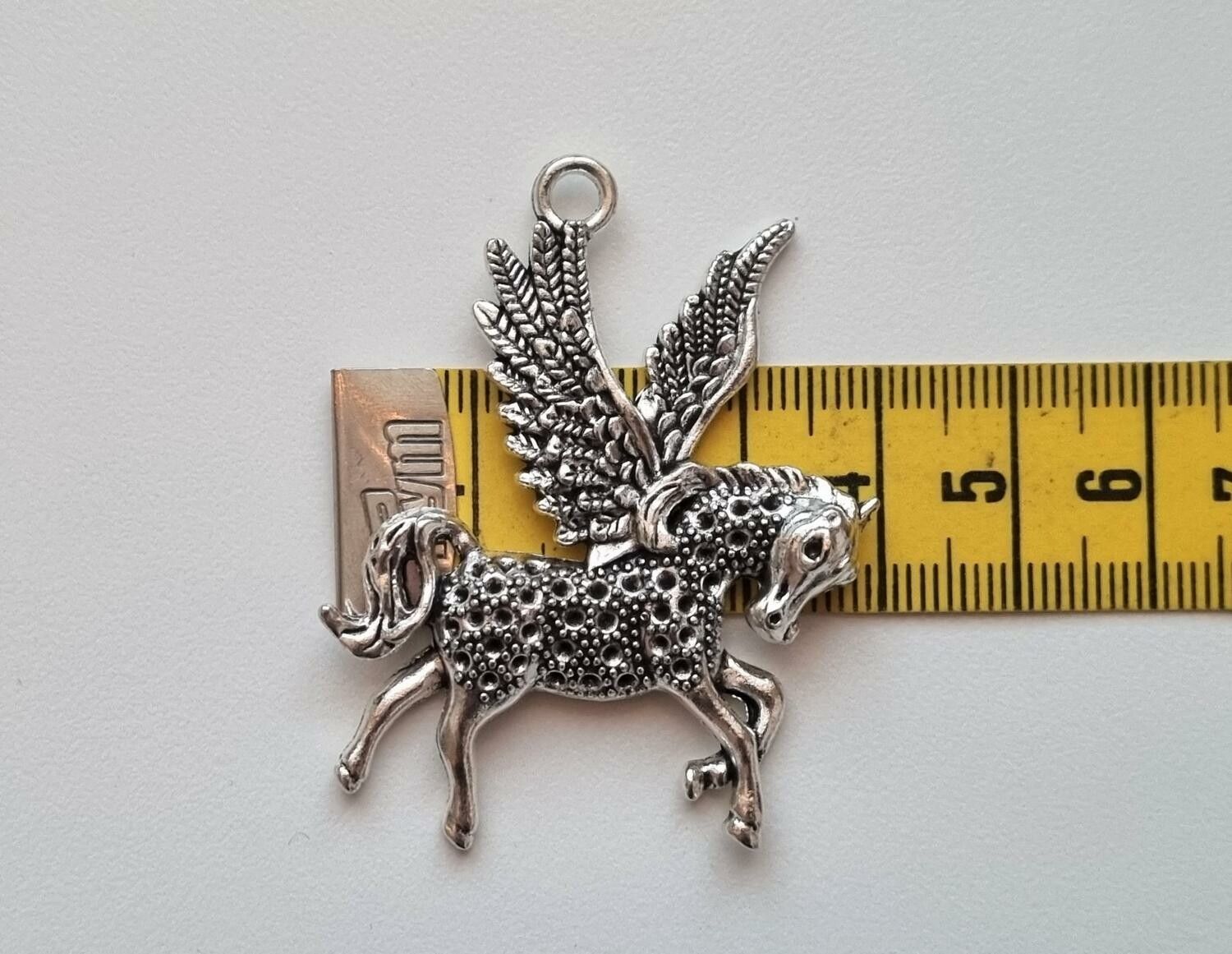 1 st detaljerad enhörning. Berlocker / hänge / charm (silverfärgad)
