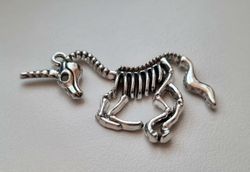 1 st enhörning. Berlocker / hänge / charm (silverfärgad)