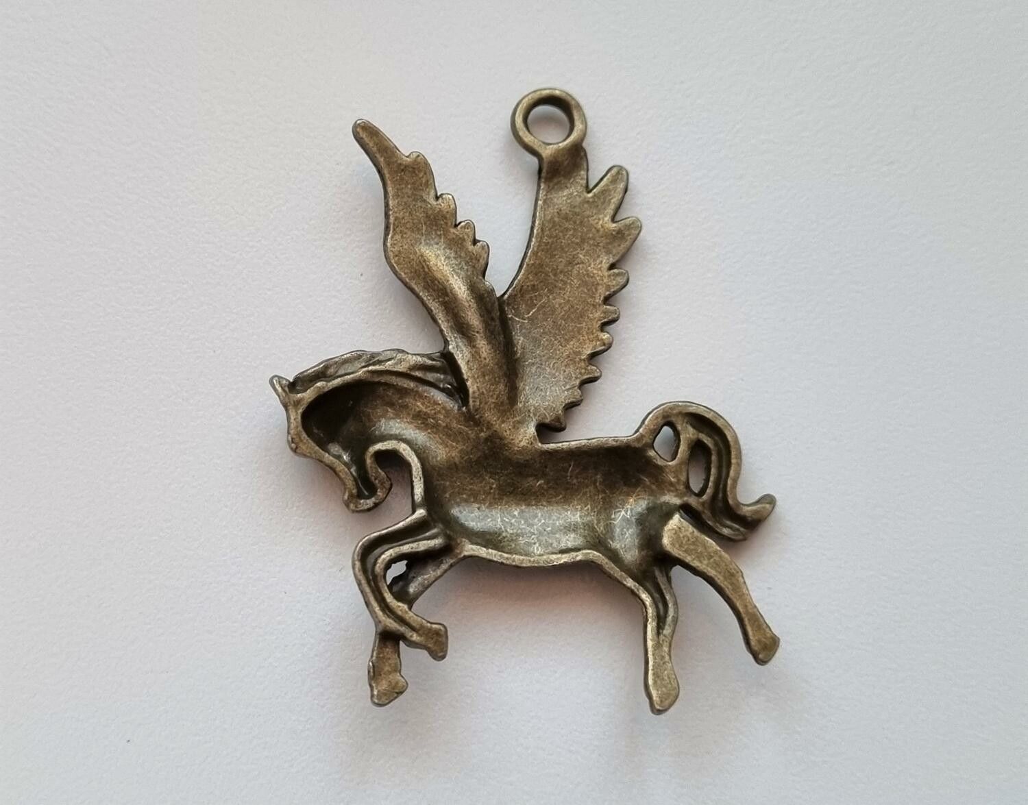 1 st detaljerad enhörning. Berlocker / hänge / charm (bronsfärgad)
