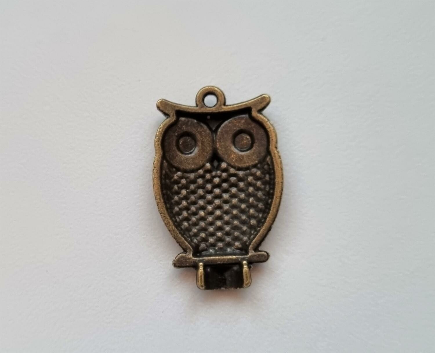 1 st Uggla. Berlocker / hänge / charm (bronsfärgad)