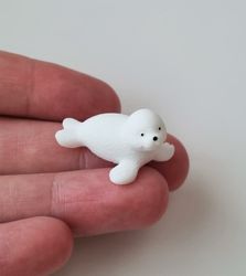 Söt liten vit säl / minisäl, miniatyr (2,8 cm lång)