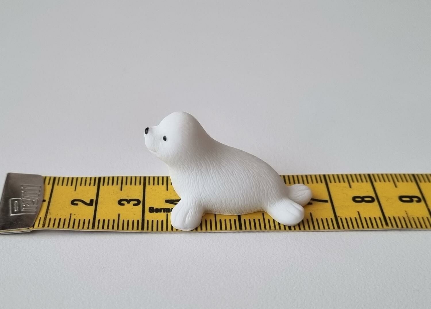 Söt liten vit säl / minisäl, miniatyr (3,5 cm lång)