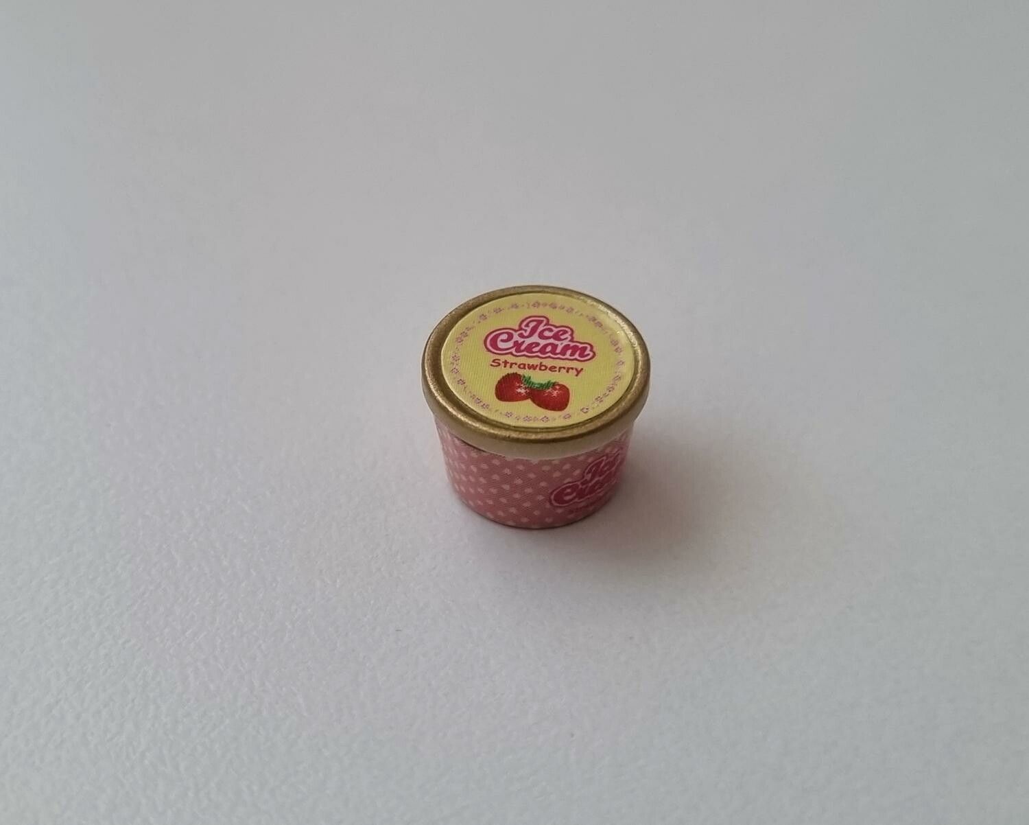 1 st bägare / glass (jordgubb) Miniatyr till dockskåp, tittskåp