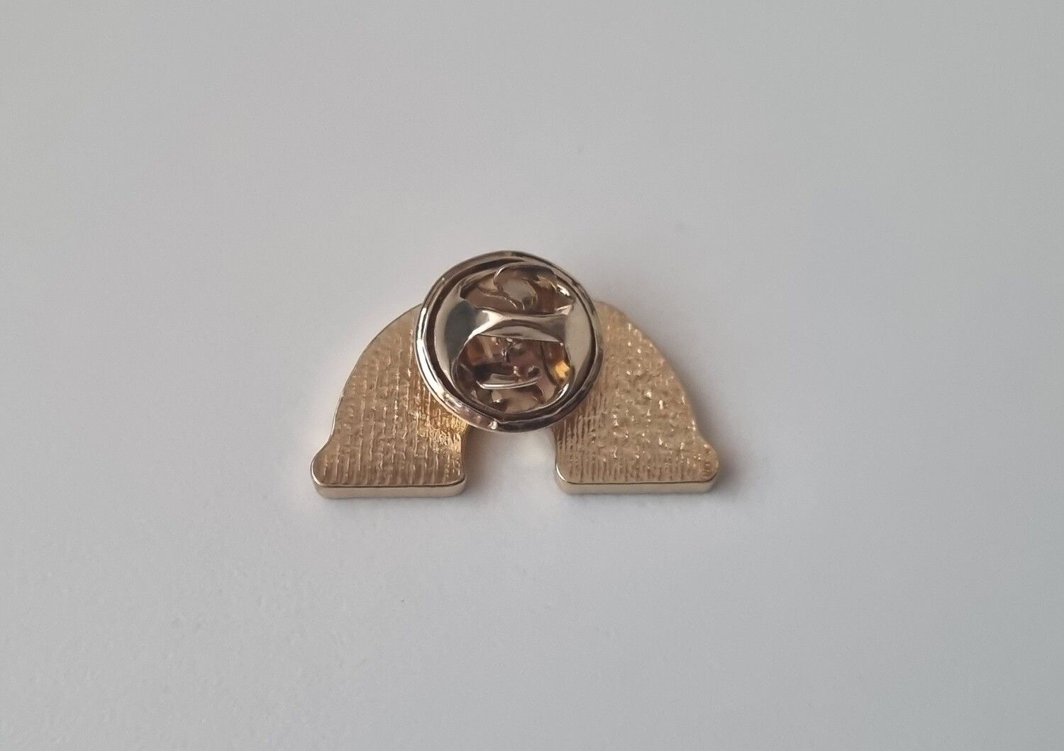 Pin, Färgglad regnbåge