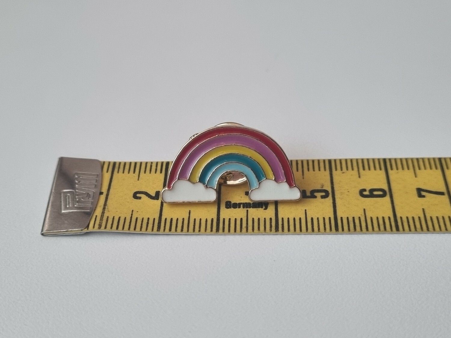 Pin, Färgglad regnbåge