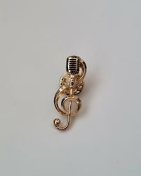 Pins, Guldfärgad Mikrofon