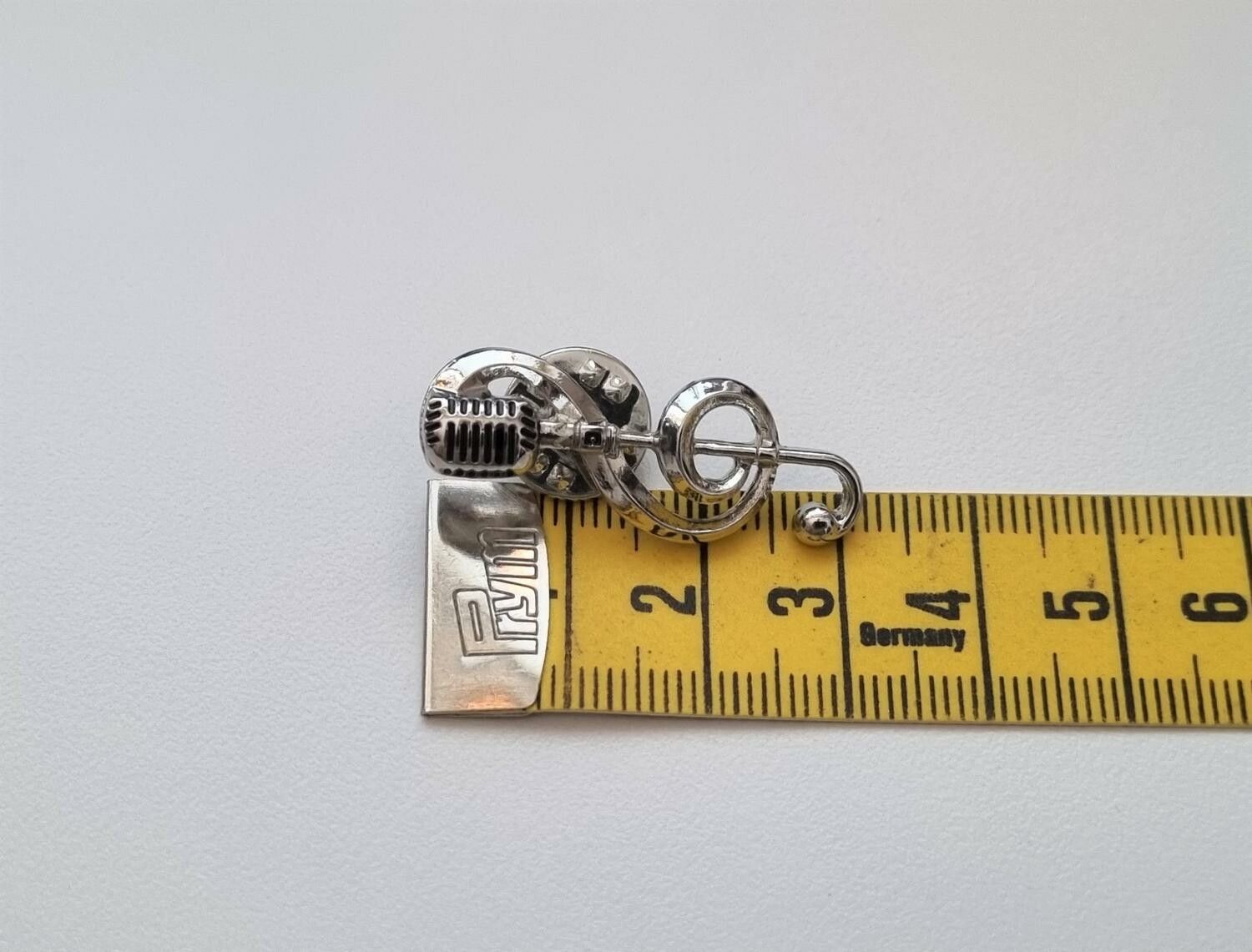 Pins, Silverfärgad Mikrofon