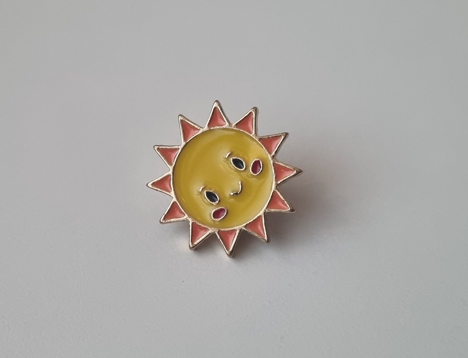 Pin, Glad liten sol
