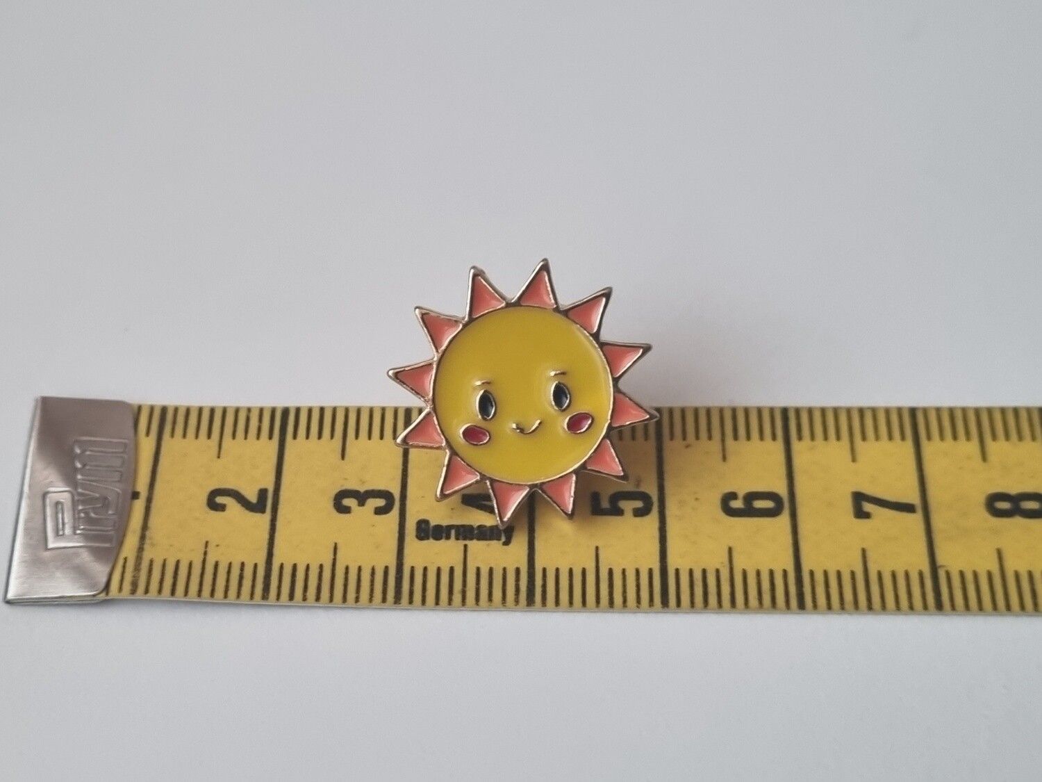 Pin, Glad liten sol