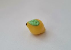1 st gul citron / miniatyrcitron. Miniatyr för dockskåp / tittskåp